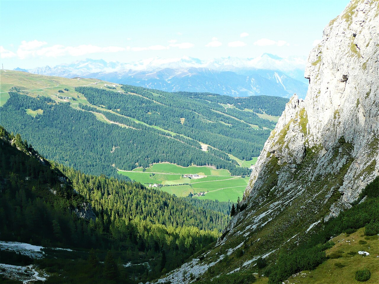 Bad Bergfall seen from the Lapedurscharte above the Puster valley