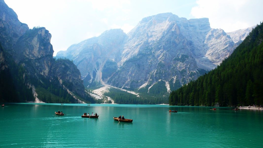 Lago di Braies below the Croda del Becco