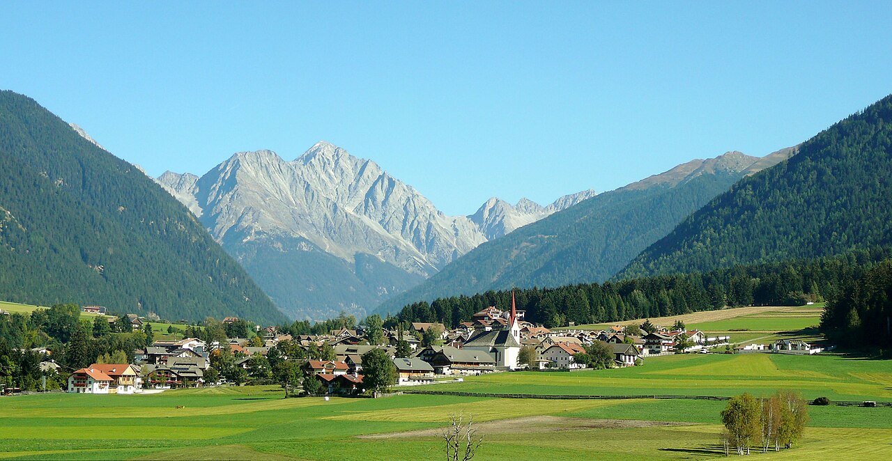 The Anterselva valley with Rasun di Sotto in the foreground