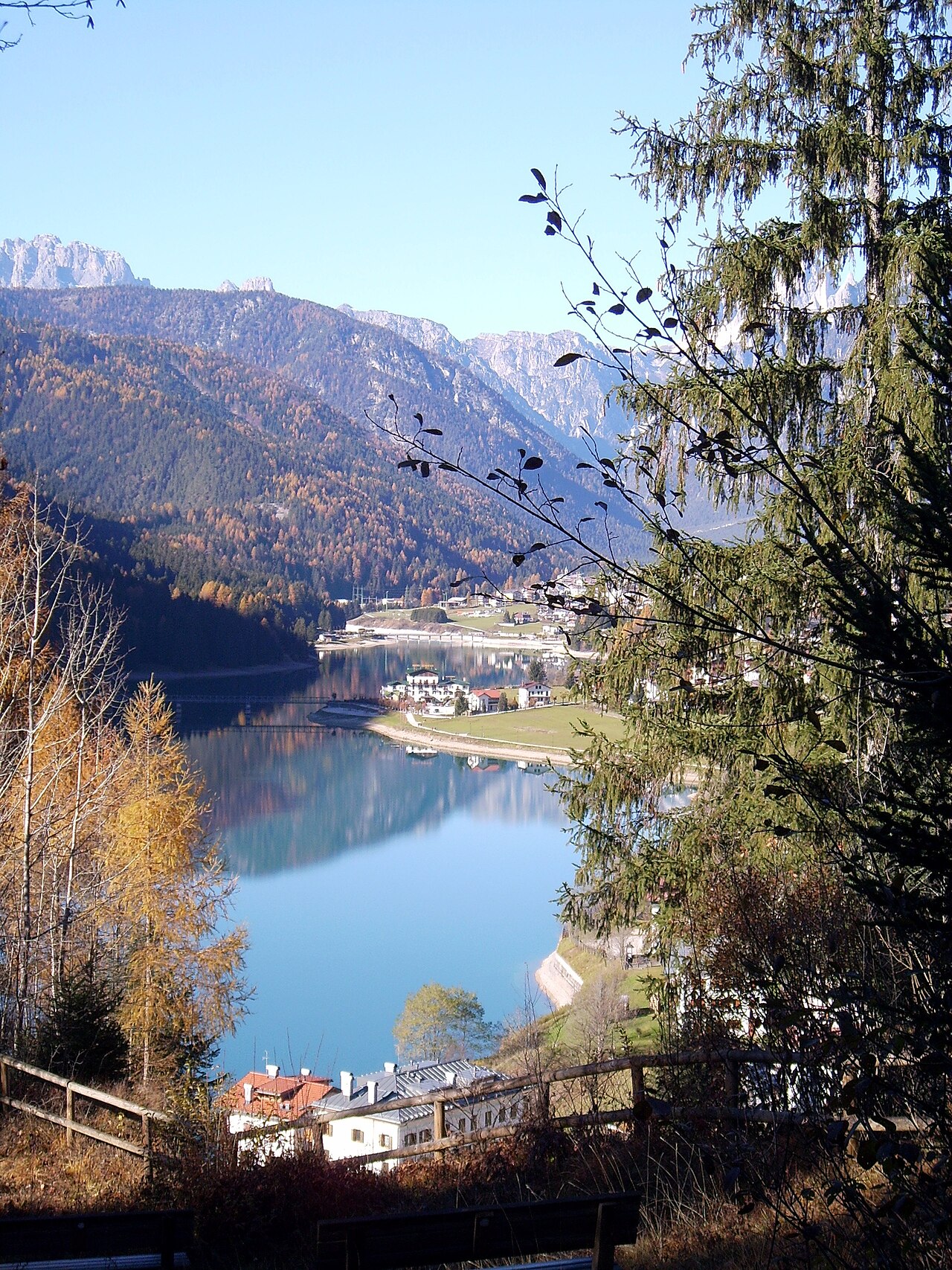 Autumn beside the lake at Auronzo di Cadore